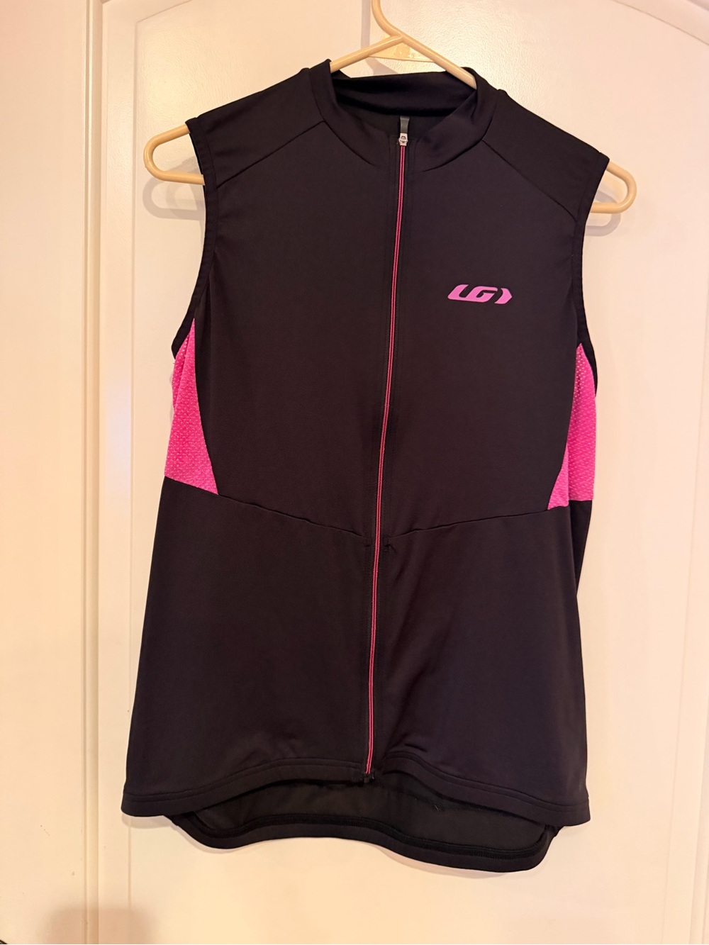Garneau women’s sleeveless black and pink cycling top size large